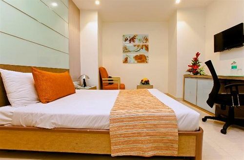 The Lotus Hotel, Burkit Road * Chennai